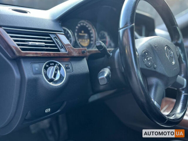 Сірий Мерседес E 220, об'ємом двигуна 2.1 л та пробігом 233 тис. км за 12500 $, фото 8 на Automoto.ua