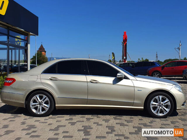 Бежевый Мерседес E 250, объемом двигателя 2.5 л и пробегом 250 тыс. км за 15999 $, фото 1 на Automoto.ua