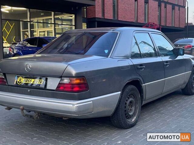 Серый Мерседес E 250, объемом двигателя 2.5 л и пробегом 345 тыс. км за 3600 $, фото 5 на Automoto.ua