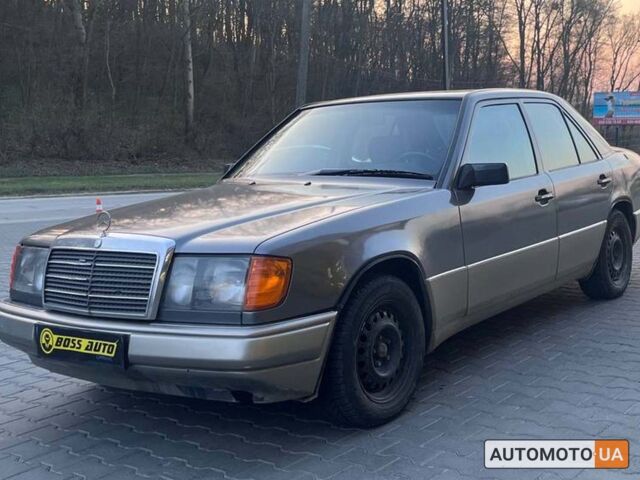 Серый Мерседес E 250, объемом двигателя 2.5 л и пробегом 345 тыс. км за 3600 $, фото 2 на Automoto.ua