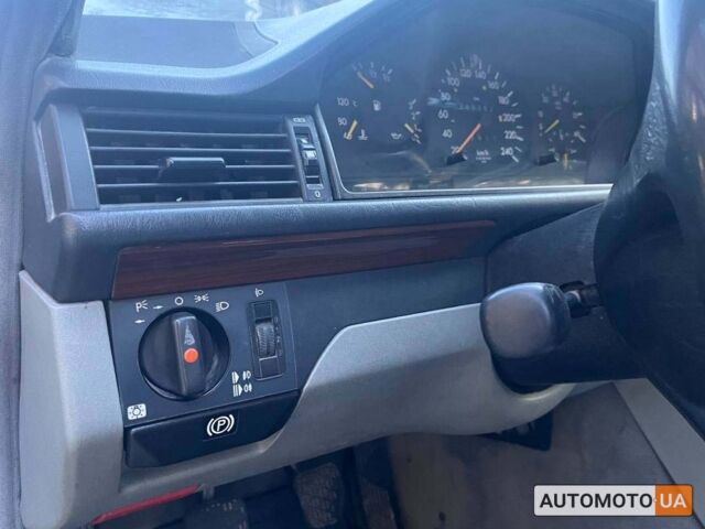 Серый Мерседес E 250, объемом двигателя 2.5 л и пробегом 345 тыс. км за 3600 $, фото 8 на Automoto.ua