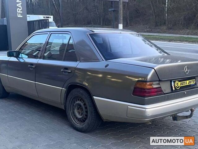 Серый Мерседес E 250, объемом двигателя 2.5 л и пробегом 345 тыс. км за 3600 $, фото 3 на Automoto.ua