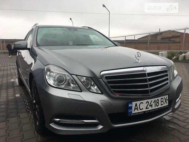 Серый Мерседес E 250, объемом двигателя 2.2 л и пробегом 375 тыс. км за 11900 $, фото 16 на Automoto.ua