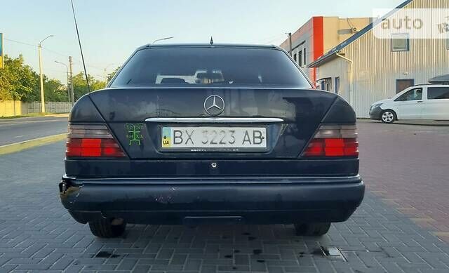 Синій Мерседес E 250, об'ємом двигуна 0 л та пробігом 327 тис. км за 2400 $, фото 8 на Automoto.ua