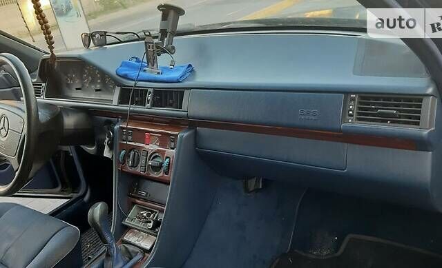 Синий Мерседес E 250, объемом двигателя 0 л и пробегом 327 тыс. км за 2400 $, фото 15 на Automoto.ua