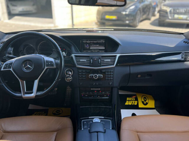 Серый Мерседес Е 300, объемом двигателя 2.2 л и пробегом 250 тыс. км за 20500 $, фото 13 на Automoto.ua