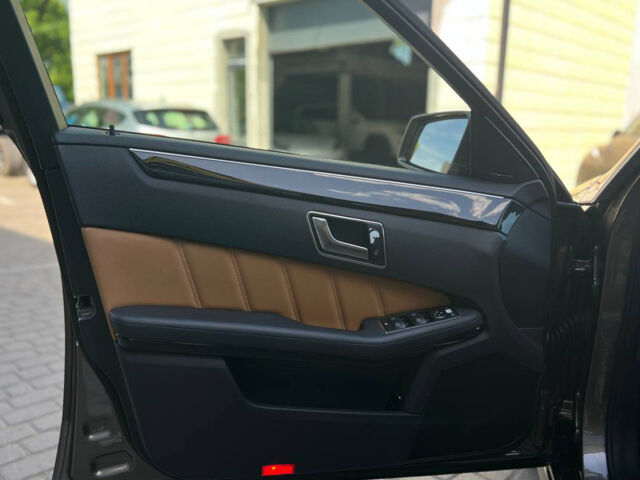 Серый Мерседес Е 300, объемом двигателя 2.2 л и пробегом 250 тыс. км за 20500 $, фото 6 на Automoto.ua