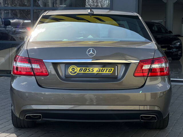 Серый Мерседес Е 300, объемом двигателя 2.2 л и пробегом 250 тыс. км за 20500 $, фото 4 на Automoto.ua