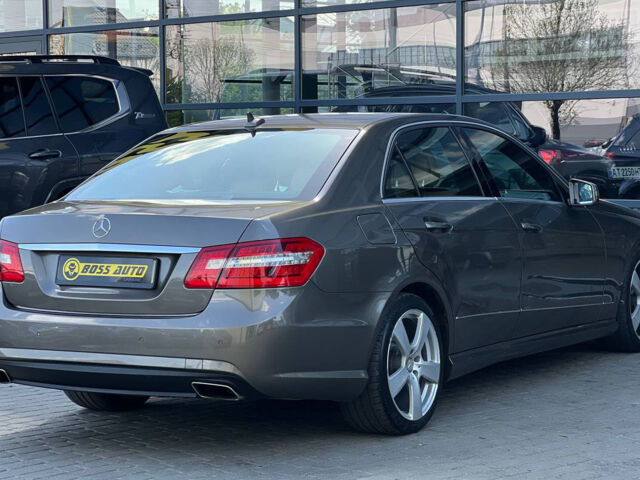 Серый Мерседес Е 300, объемом двигателя 2.2 л и пробегом 250 тыс. км за 20500 $, фото 5 на Automoto.ua