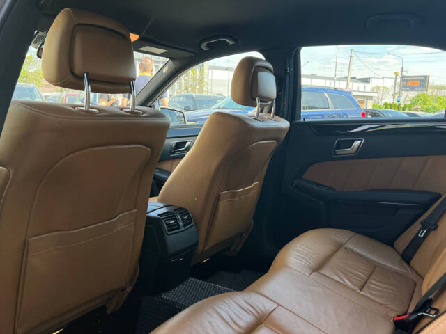 Серый Мерседес Е 300, объемом двигателя 2.2 л и пробегом 250 тыс. км за 20500 $, фото 19 на Automoto.ua