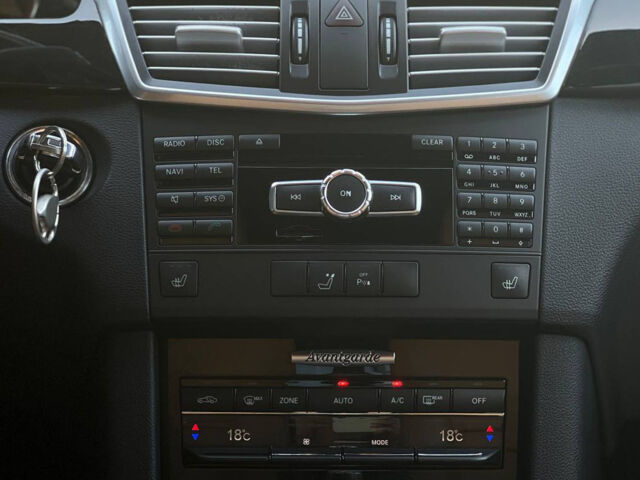 Серый Мерседес Е 300, объемом двигателя 2.2 л и пробегом 250 тыс. км за 20500 $, фото 16 на Automoto.ua