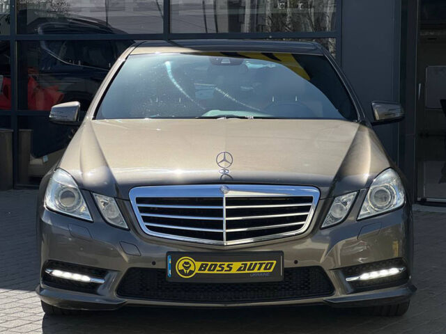 Серый Мерседес Е 300, объемом двигателя 2.2 л и пробегом 250 тыс. км за 20500 $, фото 1 на Automoto.ua