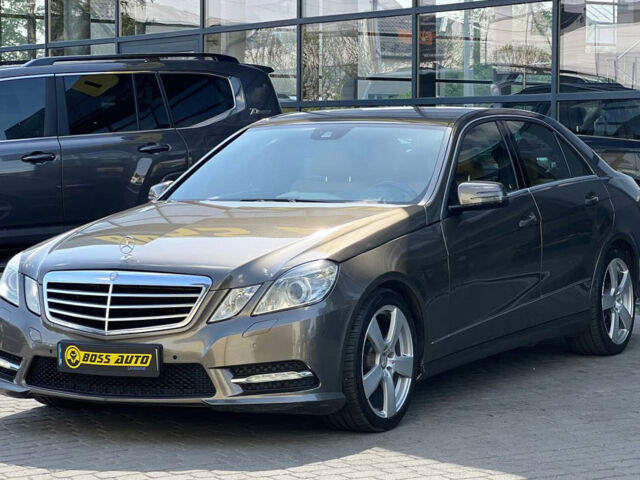Серый Мерседес Е 300, объемом двигателя 2.2 л и пробегом 250 тыс. км за 20500 $, фото 2 на Automoto.ua