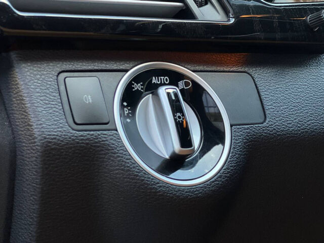 Серый Мерседес Е 300, объемом двигателя 2.2 л и пробегом 250 тыс. км за 20500 $, фото 10 на Automoto.ua