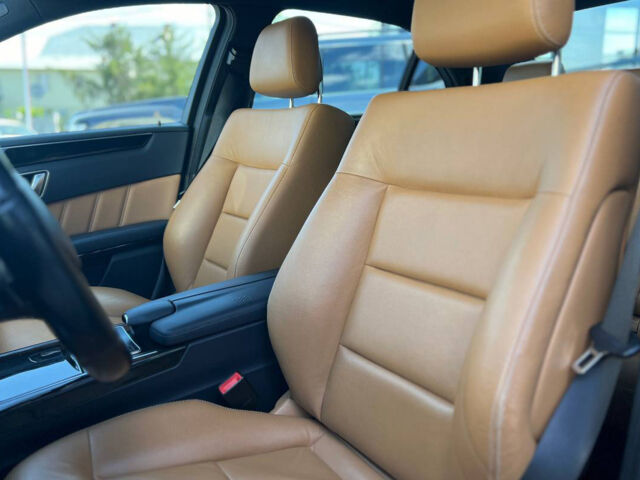 Серый Мерседес Е 300, объемом двигателя 2.2 л и пробегом 250 тыс. км за 20500 $, фото 8 на Automoto.ua