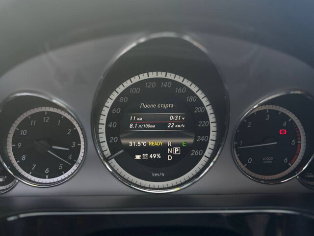 Серый Мерседес Е 300, объемом двигателя 2.2 л и пробегом 250 тыс. км за 20500 $, фото 15 на Automoto.ua