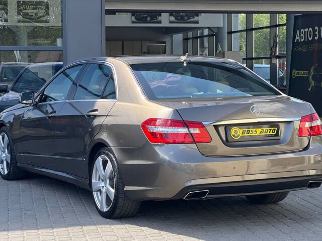 Серый Мерседес Е 300, объемом двигателя 2.2 л и пробегом 250 тыс. км за 20500 $, фото 3 на Automoto.ua