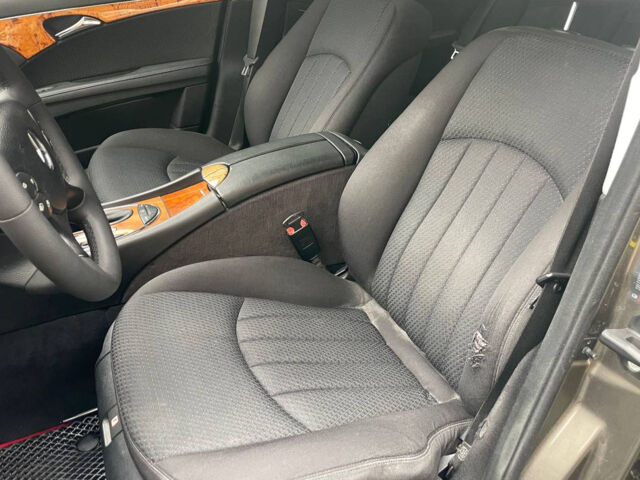 Коричневый Мерседес Е 320, объемом двигателя 3 л и пробегом 310 тыс. км за 9400 $, фото 6 на Automoto.ua