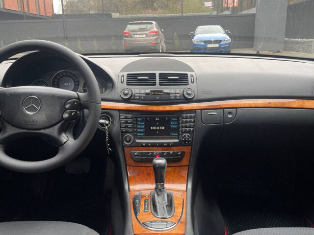 Коричневый Мерседес Е 320, объемом двигателя 3 л и пробегом 310 тыс. км за 9400 $, фото 14 на Automoto.ua