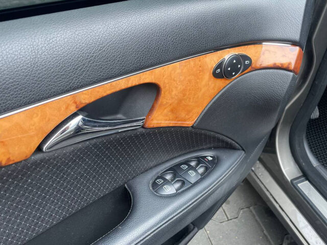 Коричневый Мерседес Е 320, объемом двигателя 3 л и пробегом 310 тыс. км за 9400 $, фото 7 на Automoto.ua