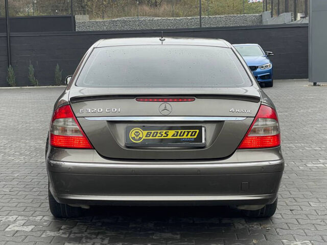 Коричневый Мерседес Е 320, объемом двигателя 3 л и пробегом 310 тыс. км за 9400 $, фото 4 на Automoto.ua