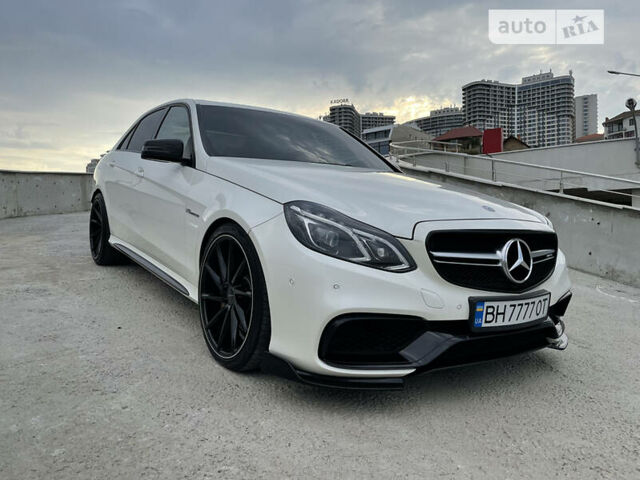 Белый Мерседес E 63 AMG, объемом двигателя 5.5 л и пробегом 60 тыс. км за 42000 $, фото 71 на Automoto.ua