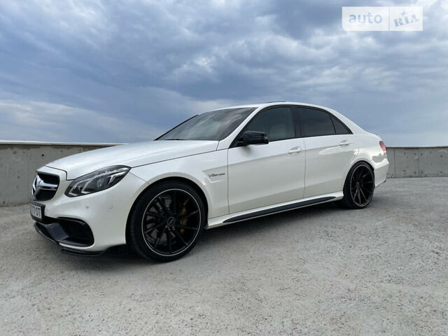 Белый Мерседес E 63 AMG, объемом двигателя 5.5 л и пробегом 60 тыс. км за 42000 $, фото 59 на Automoto.ua