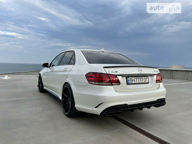 Белый Мерседес E 63 AMG, объемом двигателя 5.5 л и пробегом 60 тыс. км за 42000 $, фото 2 на Automoto.ua