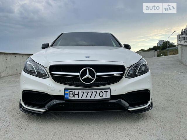 Белый Мерседес E 63 AMG, объемом двигателя 5.5 л и пробегом 60 тыс. км за 42000 $, фото 72 на Automoto.ua