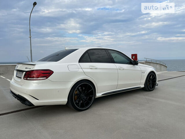 Белый Мерседес E 63 AMG, объемом двигателя 5.5 л и пробегом 60 тыс. км за 42000 $, фото 10 на Automoto.ua