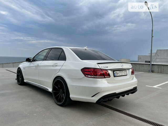 Белый Мерседес E 63 AMG, объемом двигателя 5.5 л и пробегом 60 тыс. км за 42000 $, фото 6 на Automoto.ua