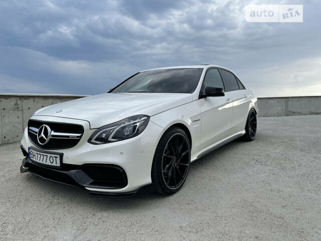 Белый Мерседес E 63 AMG, объемом двигателя 5.5 л и пробегом 60 тыс. км за 42000 $, фото 60 на Automoto.ua