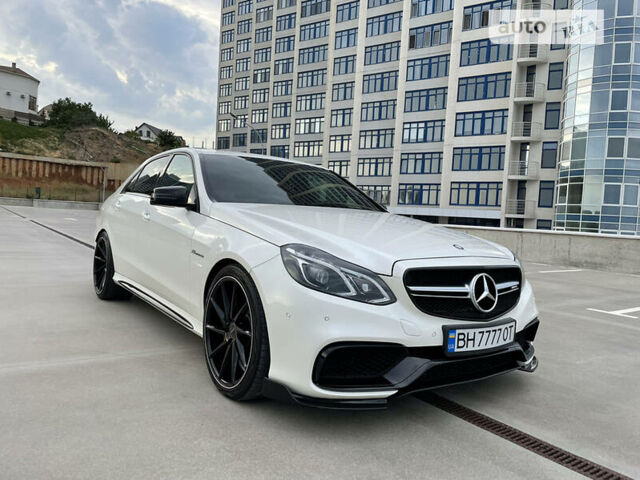 Белый Мерседес E 63 AMG, объемом двигателя 5.5 л и пробегом 60 тыс. км за 42000 $, фото 3 на Automoto.ua