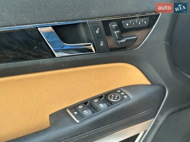 Белый Мерседес Е-Класс, объемом двигателя 3 л и пробегом 218 тыс. км за 18900 $, фото 17 на Automoto.ua