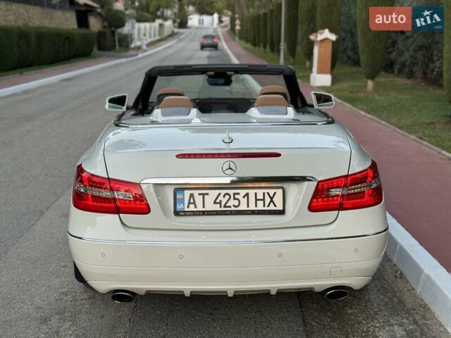 Белый Мерседес Е-Класс, объемом двигателя 3 л и пробегом 218 тыс. км за 18900 $, фото 4 на Automoto.ua