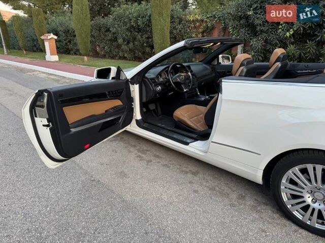 Белый Мерседес Е-Класс, объемом двигателя 3 л и пробегом 218 тыс. км за 18900 $, фото 6 на Automoto.ua