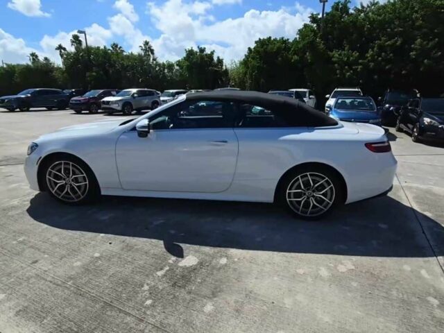 Белый Мерседес Е-Класс, объемом двигателя 0 л и пробегом 26 тыс. км за 83000 $, фото 1 на Automoto.ua