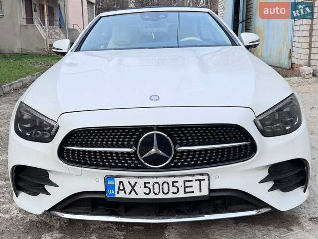 Білий Мерседес Е-Клас, об'ємом двигуна 3 л та пробігом 31 тис. км за 60050 $, фото 2 на Automoto.ua