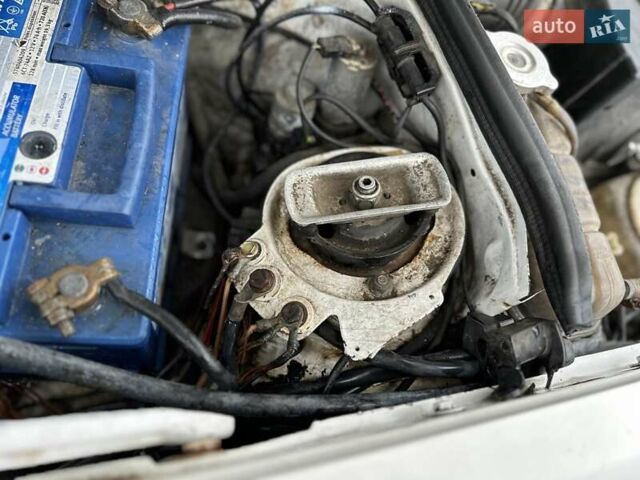 Белый Мерседес Е-Класс, объемом двигателя 2 л и пробегом 418 тыс. км за 2750 $, фото 40 на Automoto.ua