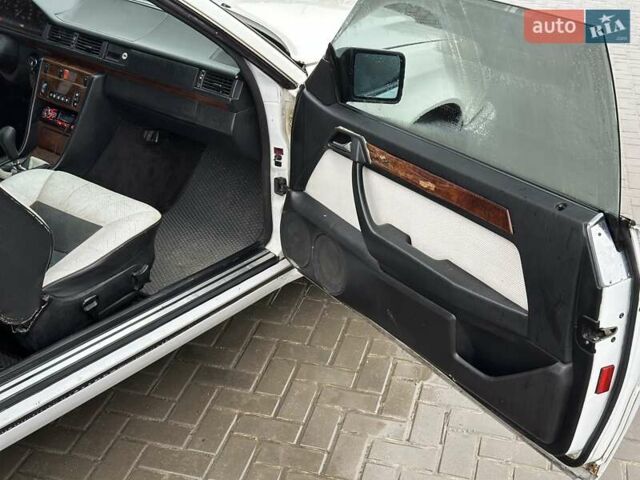 Белый Мерседес Е-Класс, объемом двигателя 2 л и пробегом 418 тыс. км за 2750 $, фото 21 на Automoto.ua