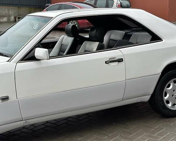 Белый Мерседес Е-Класс, объемом двигателя 2 л и пробегом 418 тыс. км за 2750 $, фото 34 на Automoto.ua