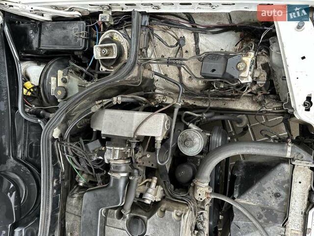 Белый Мерседес Е-Класс, объемом двигателя 2 л и пробегом 418 тыс. км за 2750 $, фото 38 на Automoto.ua