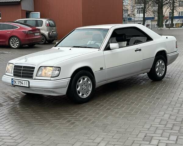 Белый Мерседес Е-Класс, объемом двигателя 2 л и пробегом 418 тыс. км за 2750 $, фото 33 на Automoto.ua