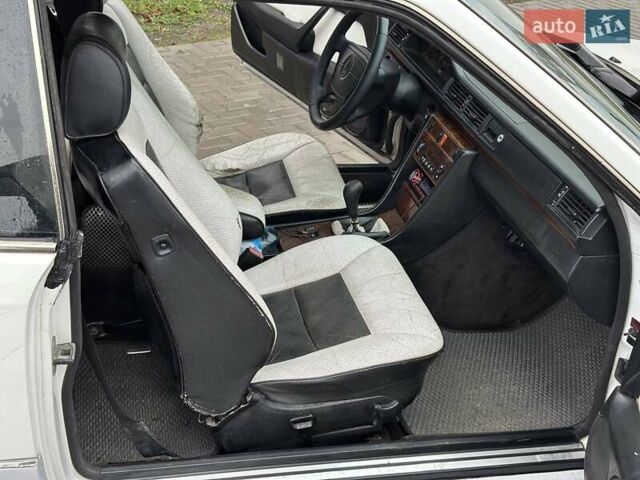 Белый Мерседес Е-Класс, объемом двигателя 2 л и пробегом 418 тыс. км за 2750 $, фото 22 на Automoto.ua