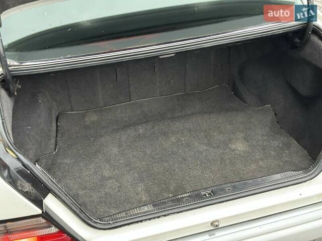 Белый Мерседес Е-Класс, объемом двигателя 2 л и пробегом 418 тыс. км за 2750 $, фото 16 на Automoto.ua