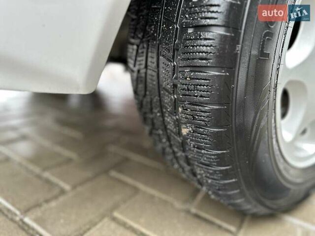 Белый Мерседес Е-Класс, объемом двигателя 2 л и пробегом 418 тыс. км за 2750 $, фото 42 на Automoto.ua