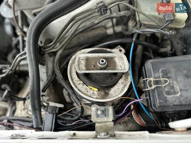 Белый Мерседес Е-Класс, объемом двигателя 2 л и пробегом 418 тыс. км за 2750 $, фото 41 на Automoto.ua