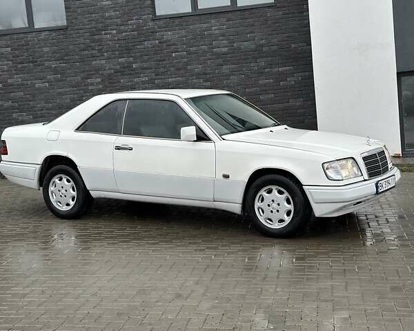 Белый Мерседес Е-Класс, объемом двигателя 2 л и пробегом 418 тыс. км за 2750 $, фото 1 на Automoto.ua