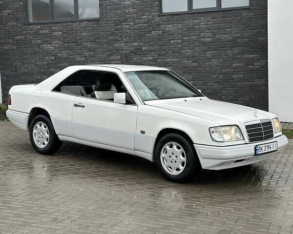 Белый Мерседес Е-Класс, объемом двигателя 2 л и пробегом 418 тыс. км за 2750 $, фото 32 на Automoto.ua