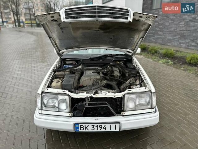 Белый Мерседес Е-Класс, объемом двигателя 2 л и пробегом 418 тыс. км за 2750 $, фото 35 на Automoto.ua